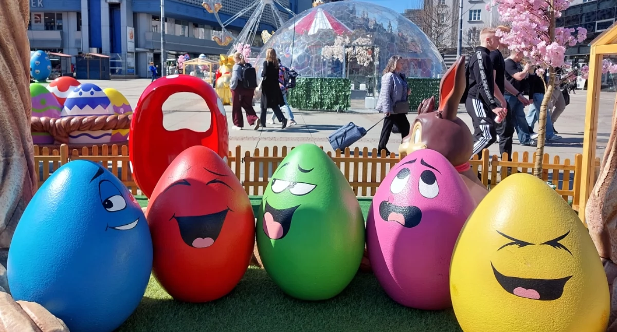 Na Rynek wróciły budki i świąteczne dekoracje. Rusza Jarmark Wielkanocny
