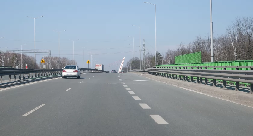 Uszkodzenia na nowym węźle w Giszowcu. W poniedziałek ruszają prace naprawcze