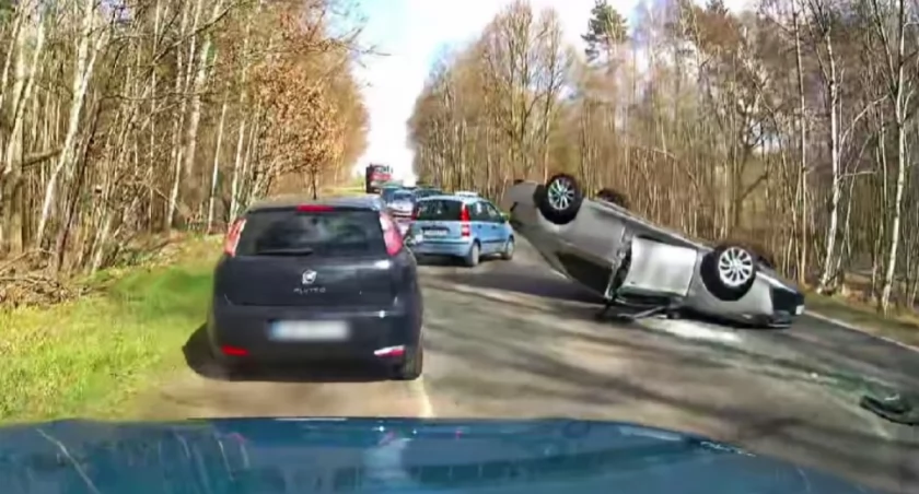 Dachowanie na DK81 w Katowicach. Tworzą się korki
