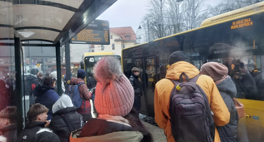 Dzień dobry Katowice. Na ulicach stoją już nowe biletomaty