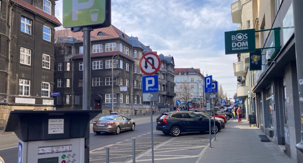 W jakim czasie MZUiM wysyła upomnienia kierowcom, którzy nie zapłacili na parkowanie? To tajemnica