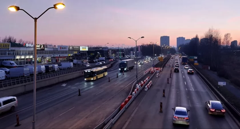 Będzie jaśniej na S86. GDDKiA zamontuje nowe oświetelenie