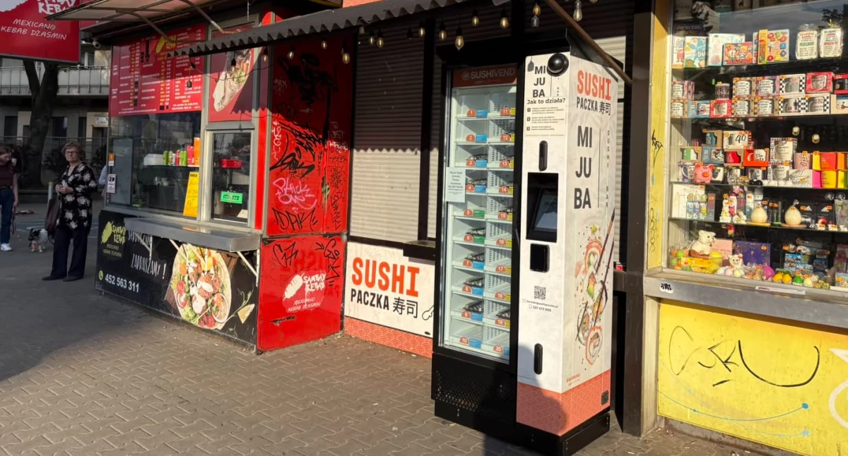 Na ulicach Katowic stanęły automaty, w których można kupić sushi