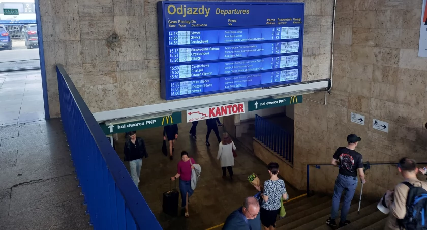 Awaria na węźle katowickim. Wykonawca kolejowej inwestycji uszkodził wodociąg