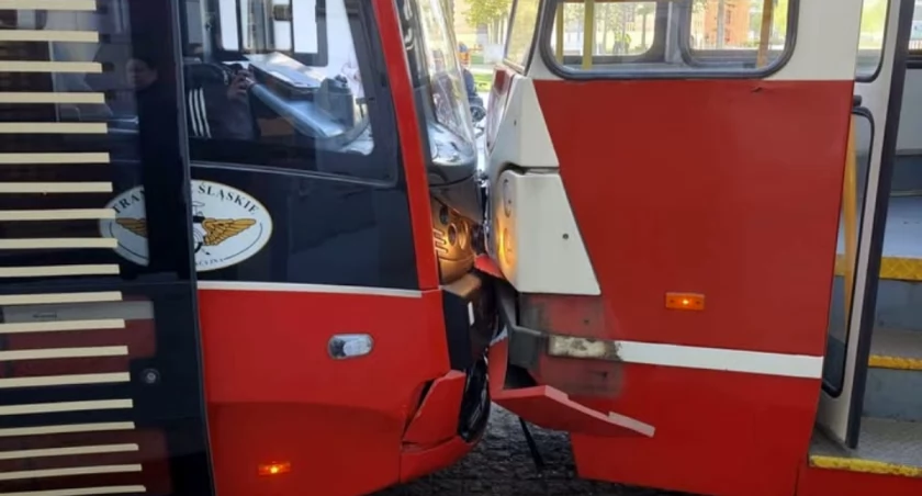 Dwa tramwaje zderzyły się na Rynku. Motorniczy dostał mandat