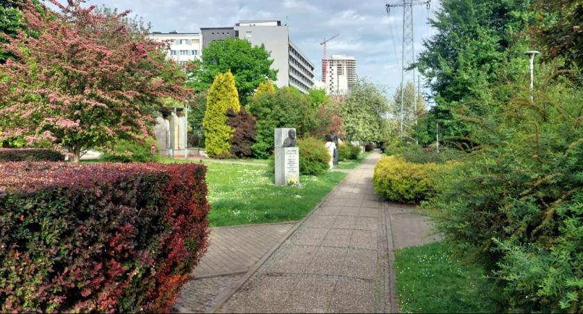 Popiersia malarza i aktora staną na katowickim placu. Mieszkańcy wybrali