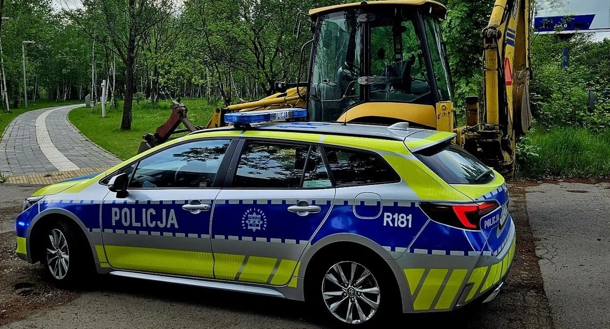 Nietrzeźwy operator koparki. Jechał ulicą w Katowicach i wpadł podczas badania alkomatem