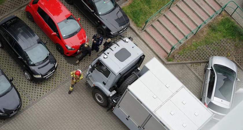 Mieszkańcy bloku na os. Tysiąclecia ewakuowani. W jednym z mieszkań znaleziono pocisk