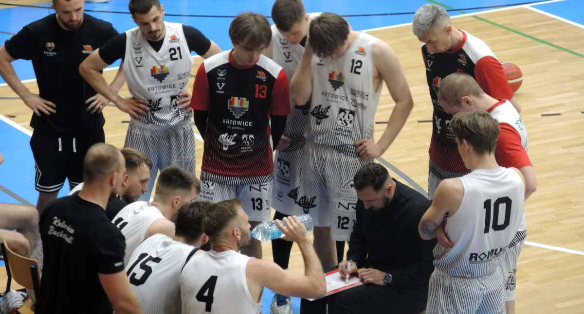 AZS AWF Mickiewicz przegrał kluczowy mecz, ale gra dalej