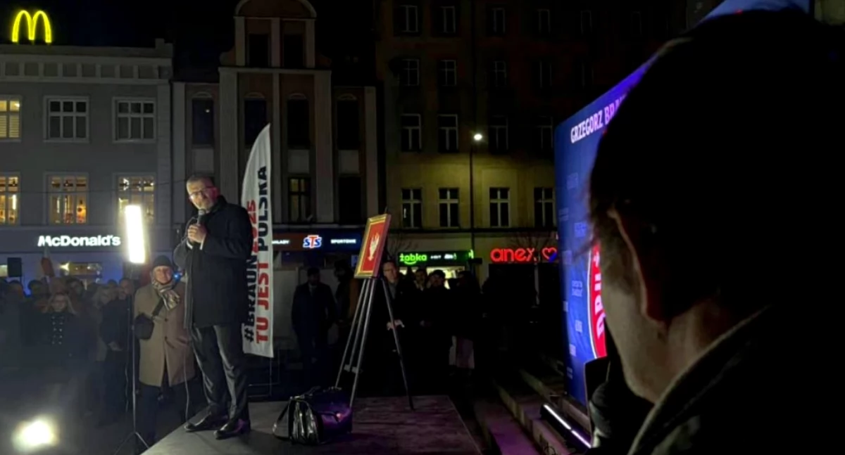 Prokuratura w Warszawie zajmie się spaleniem przez Grzegorz Brauna flagi Unii Europejskiej przed kopalnią „Wujek”