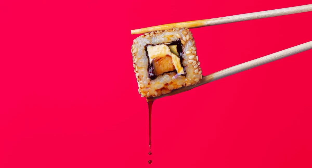 Historia sushi – od tradycyjnych receptur po nowoczesne wariacje
