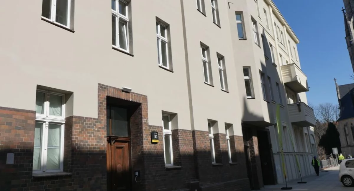 Seniorzy chcą mieszkać na ul. Mariackiej. Cztery razy więcej chętnych niż dostępnych mieszkań