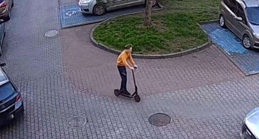 Kradzież w Bogucicach. Młodzi mężczyźni zabrali hulajnogę