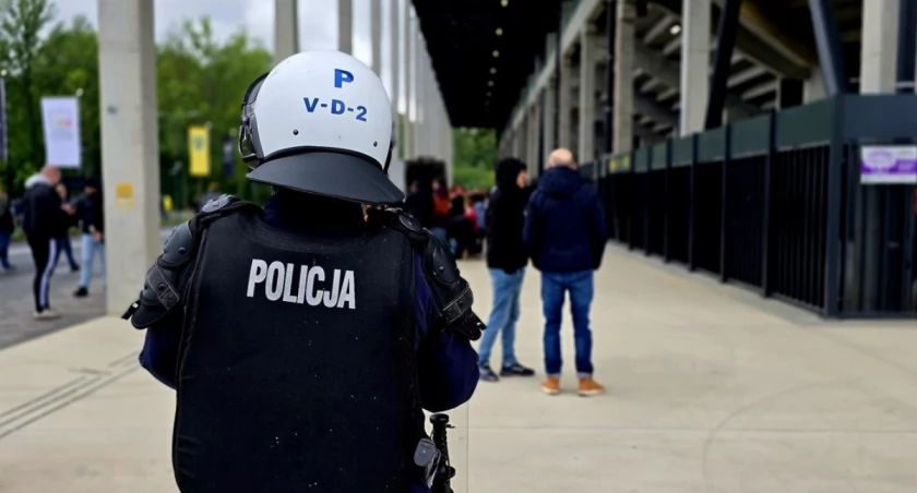 „Pamiątki” po Cracovii i incydenty na stadionie miejskim w Katowicach. Trzeba zamontować dodatkowe zabezpieczenia