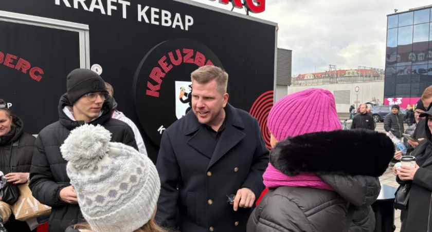Po niespełna 4 miesiącach Filip Chajzer zabrał swojego food trucka z kebabem z placu przed dworcem w Katowicach. 