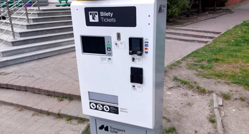 ZTM uruchamia ostatnie biletomaty. Metropolia na razie rezygnuje z kolejnych urządzeń 
