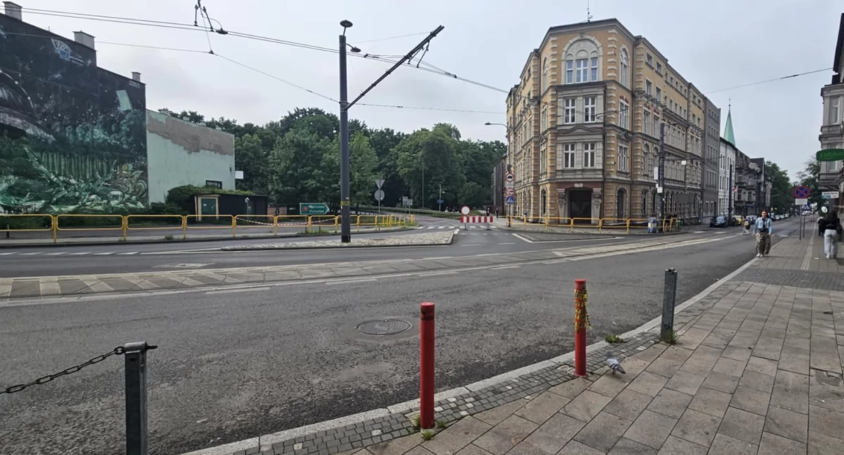 Zamknięta estakada w Chorzowie. Na Rynku pusto, a drogi dookoła mocno zakorkowane