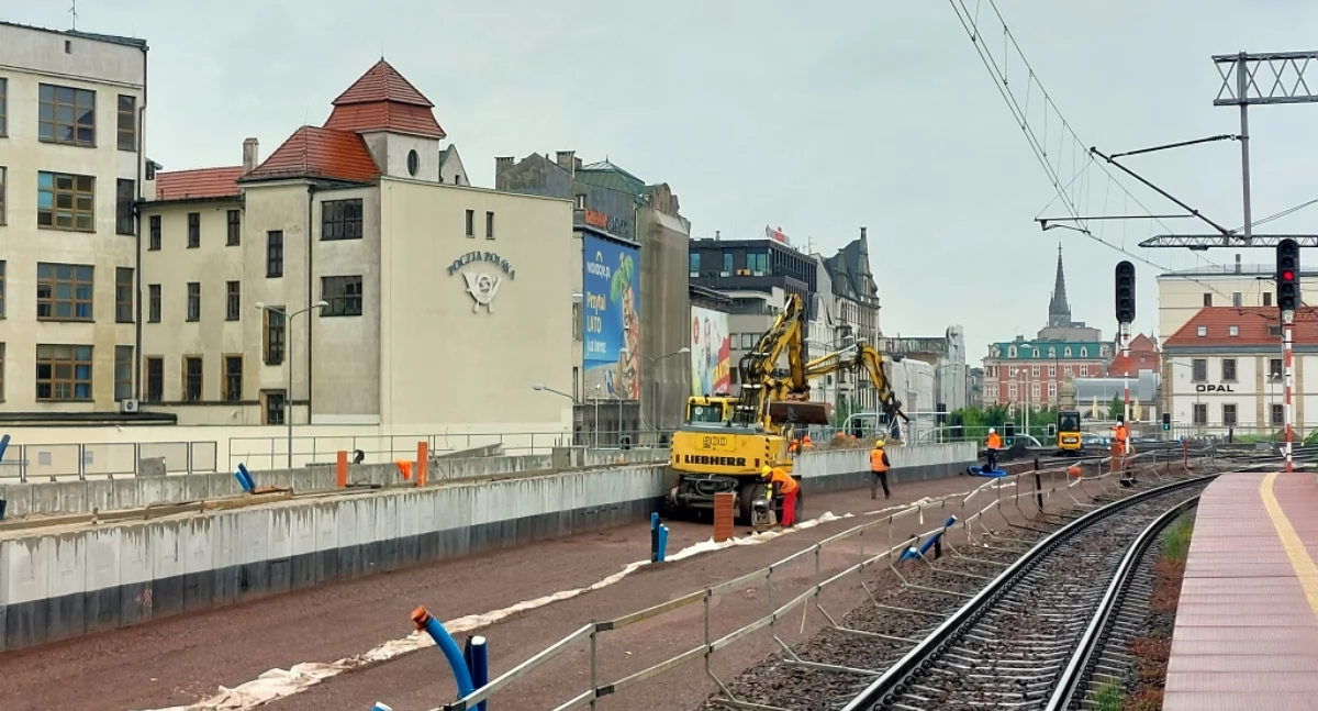 Opóźnienie na kolejowej inwestycji w Katowicach. Peron 1 powinien być już gotowy