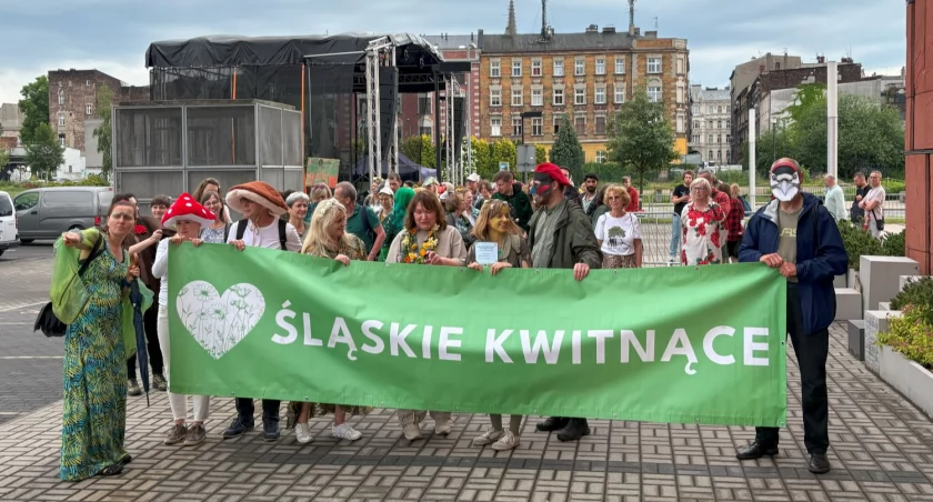 Przebrali się za rośliny, grzyby, zwierzęta i ruszyli w marszu przez Katowice