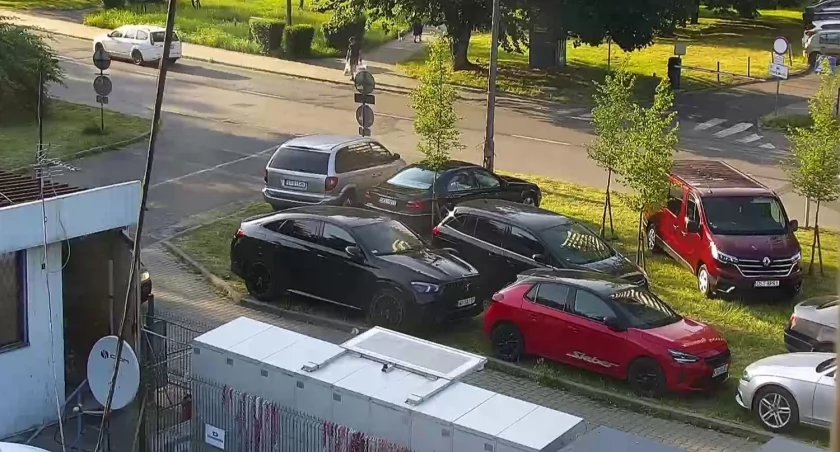 Na os. Tysiąclecia kierowcy znów parkowali gdzie popadnie