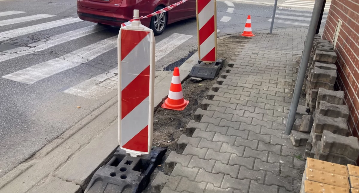 Po półtora roku MZUiM w końcu obniża krawężniki przy przejściach dla pieszych w centrum Katowic