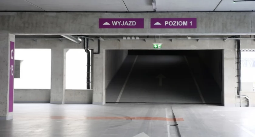 Radni zmienili regulamin korzystania z centrów przesiadkowych. Powodem były głośne imprezy i driftowanie
