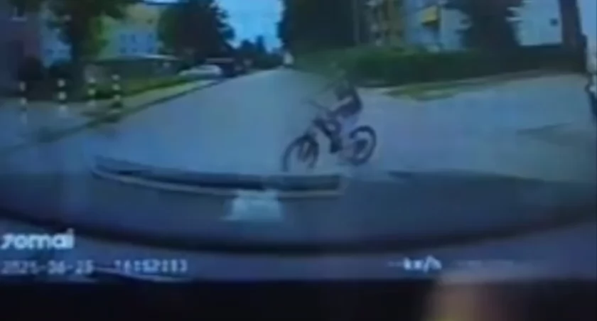 Kierowca bmw potrącił 7-letniego chłopca, który nagle wyjechał na drogę [WIDEO]