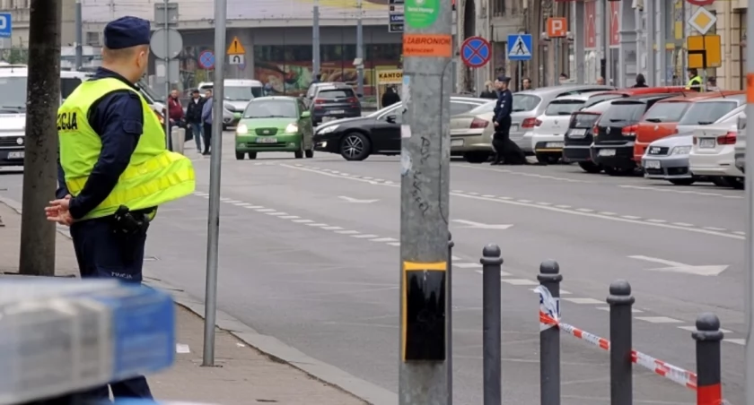Mężczyzna z nożem w centrum Katowic. Czekał aż 21-latek wyjdzie z lombardu i go okradł