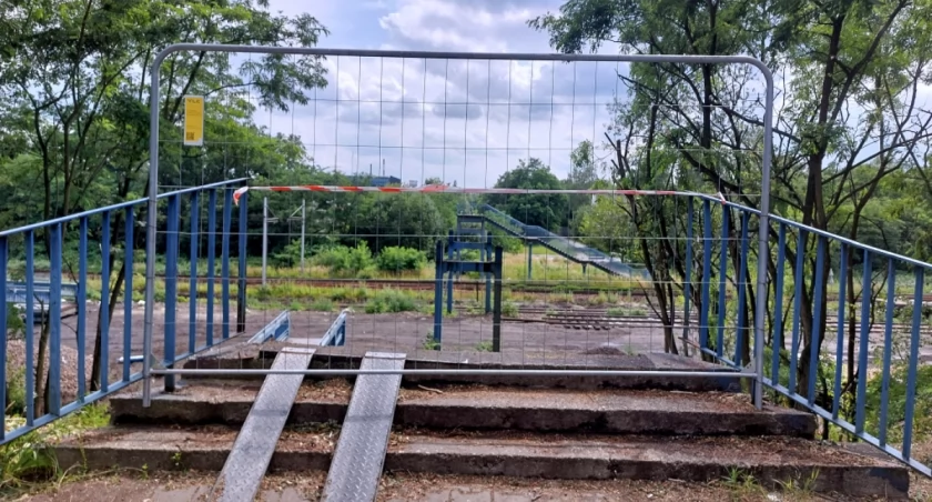 Kładka w Załężu rozebrana. Nowa będzie do niej bardzo podobna