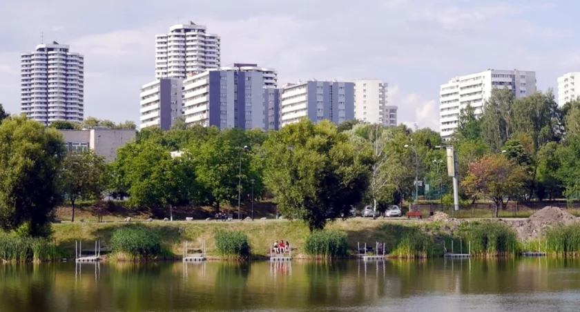 Naprawa pomostów, nowa siłownia i leżaki. Nad stawem Maroko szykują się zmiany