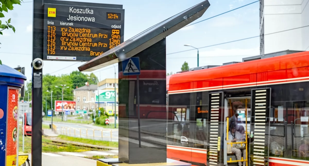 Działają już wszystkie solarne automaty biletowe. ZTM podaje, ile zaoszczędzi na prądzie