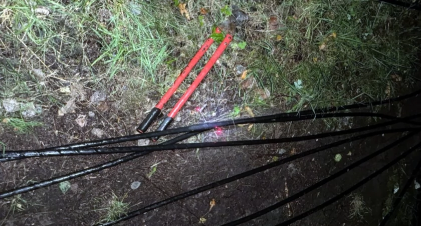Mieszkaniec Katowic ukradł 100 metrów kabli. Został zauważony przy torach kolejowych