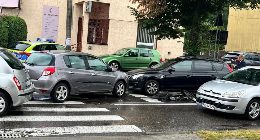 Potrącenie na południu Katowic. Rowerzysta trafił do szpitala