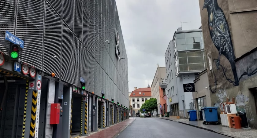 Dzień dobry Katowice. Są chętni na dzierżawę miejsc w maszynach parkingowych