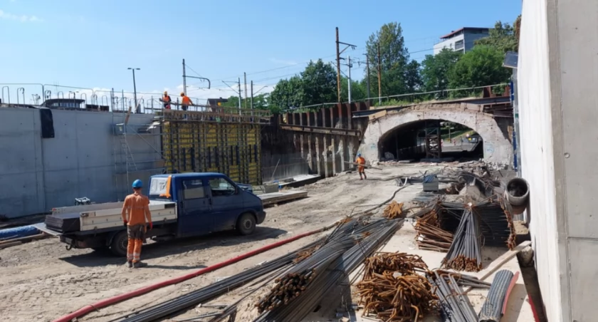 Wiadukt w Ligocie zostanie otwarty. Ponownie będzie można przejść przez plac budowy