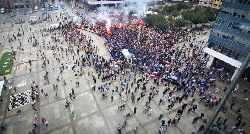 Kibole i Konfederacja protestowali w Katowicach przeciwko uchodźcom i imigrantom