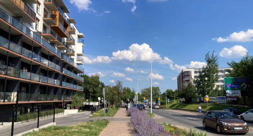 Tajemnicza śmierć na osiedlu przy ul. Ceglanej. Nie żyje młoda kobieta