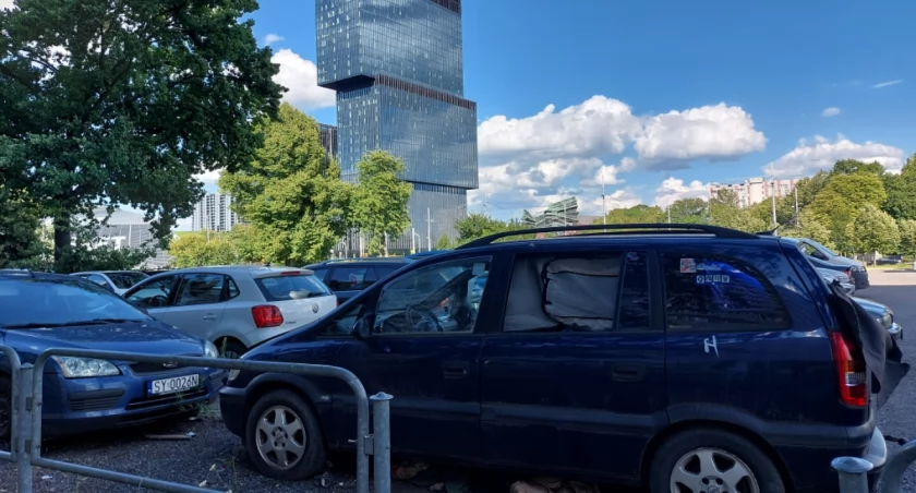 Dzień dobry Katowice. Jest problem z wrakami w centrum miasta