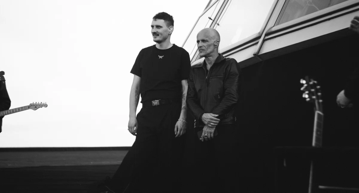 Dawid Podsiadło i Artur Rojek zagrali na dachu Spodka piosenkę zespołu Myslovitz