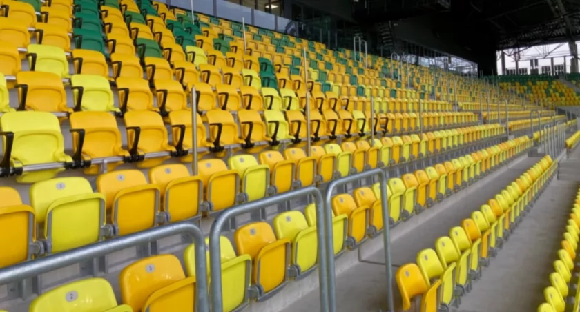 Miasto wyda więcej pieniędzy na tapicerowane nakładki na krzesełka dla VIP-ów na nowym stadionie