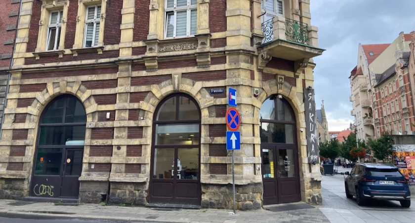 Miasto sprzedaje bez przetargu lokal użytkowy na ul. Mariackiej. Inne w tej samej kamienicy wystawia na licytację
