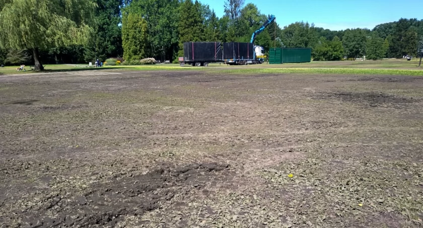 OFF Festival znowu zostawił po sobie klepisko i ponownie to miasto naprawi zniszczenia po imprezie