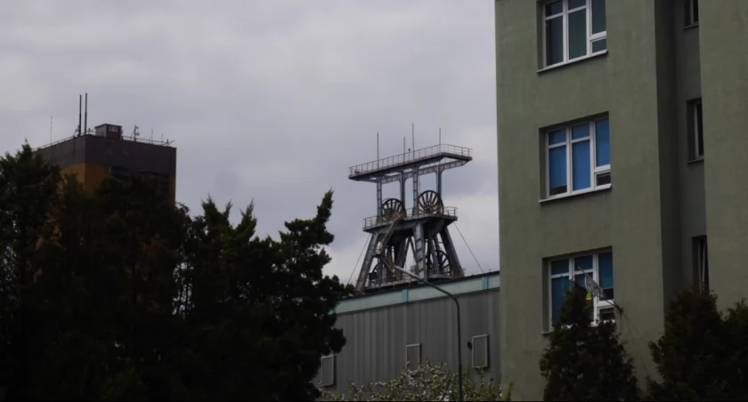 Nocny wstrząs w kopalni Murcki Staszic. Cztery osoby trafiły do szpitali