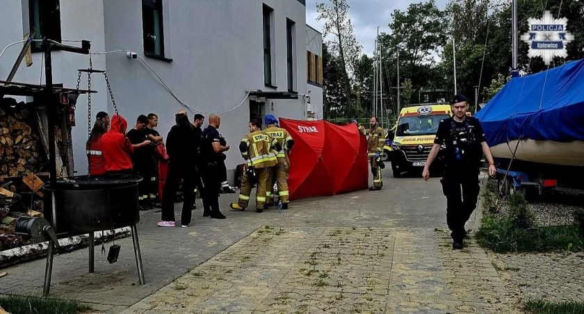 Tragedia w stawie Morawa. Strażacy wyciągnęli mężczyznę z wody, ale nie udało się go uratować