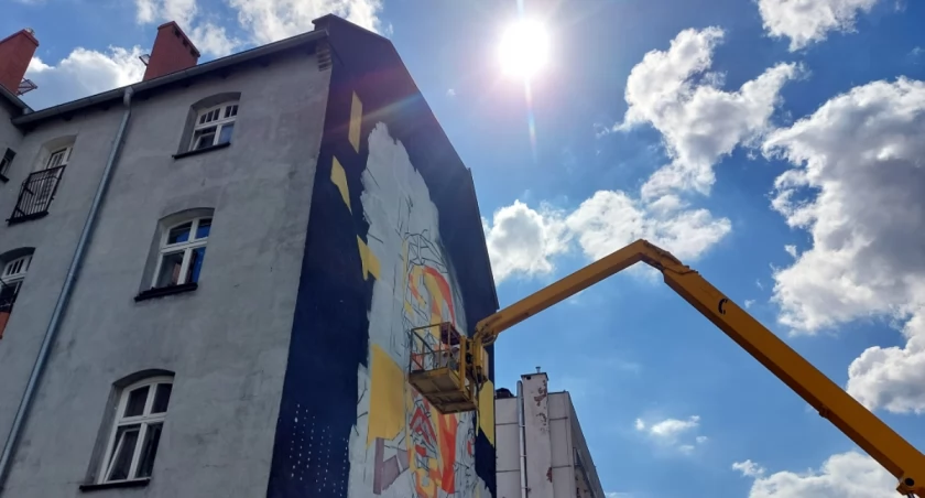 Nowy Korfanty zastąpi starego Korfantego. Powstaje mural na ścianie kamienicy