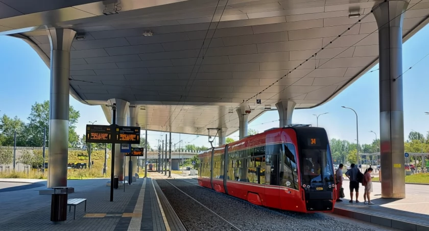 Linia tramwajowa jak tor przeszkód. Tramwaje Śląskie w końcu zajmą się „odcinkiem wstydu” w Katowicach