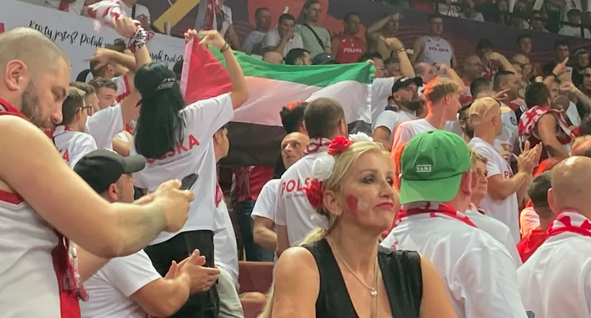 Polacy wygrali drugi mecz na EuroBaskecie. Incydenty na trybunach Spodka