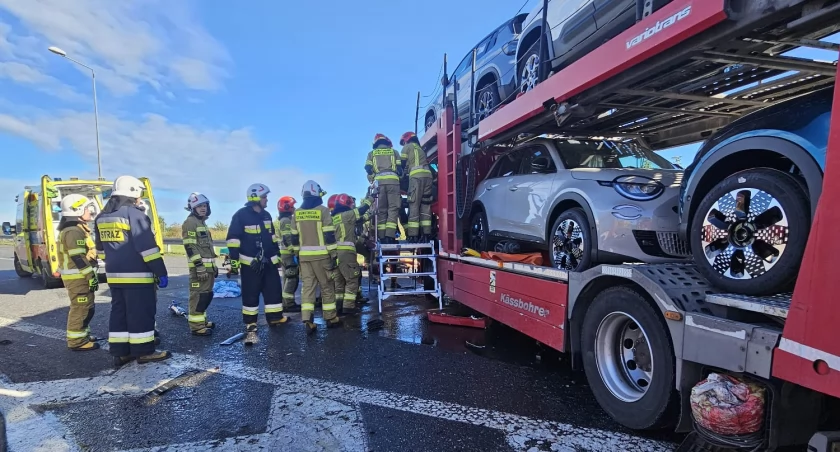 Wypadek na autostradzie A4. Zderzyły się dwie ciężarówki 