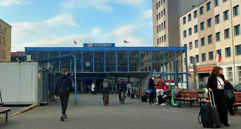 Dzień dobry Katowice. PKP nie spieszą się z remontem hali i placu