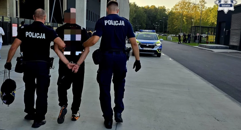 Przy okazji meczu GKS Katowice - Cracovia policjanci zatrzymali cztery osoby